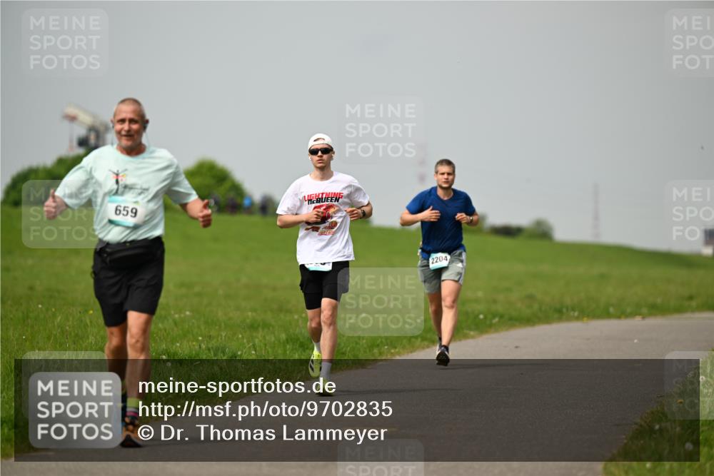 10.05.2026 - 8. Wedeler Halbmarathon Dr. Thomas Lammeyer http://msf.ph/oto/9702835 10.05.2026 11:48:49 Laufen 659, 2204 meine-sportfotos.de