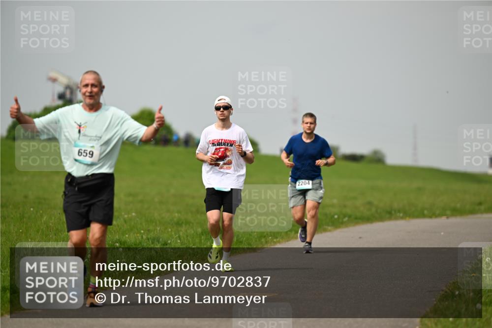 10.05.2026 - 8. Wedeler Halbmarathon Dr. Thomas Lammeyer http://msf.ph/oto/9702837 10.05.2026 11:48:50 Laufen 659, 2204 meine-sportfotos.de