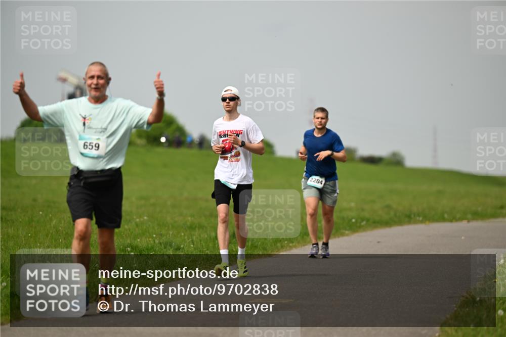10.05.2026 - 8. Wedeler Halbmarathon Dr. Thomas Lammeyer http://msf.ph/oto/9702838 10.05.2026 11:48:50 Laufen 659, 2204 meine-sportfotos.de