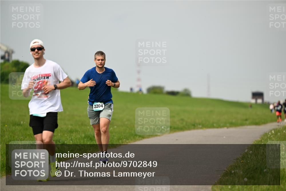 10.05.2026 - 8. Wedeler Halbmarathon Dr. Thomas Lammeyer http://msf.ph/oto/9702849 10.05.2026 11:48:52 Laufen 2204 meine-sportfotos.de