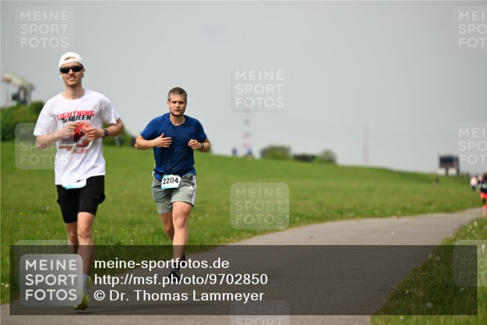 10.05.2026 - 8. Wedeler Halbmarathon Dr. Thomas Lammeyer http://msf.ph/oto/9702850 10.05.2026 11:48:52 Laufen 2204 meine-sportfotos.de