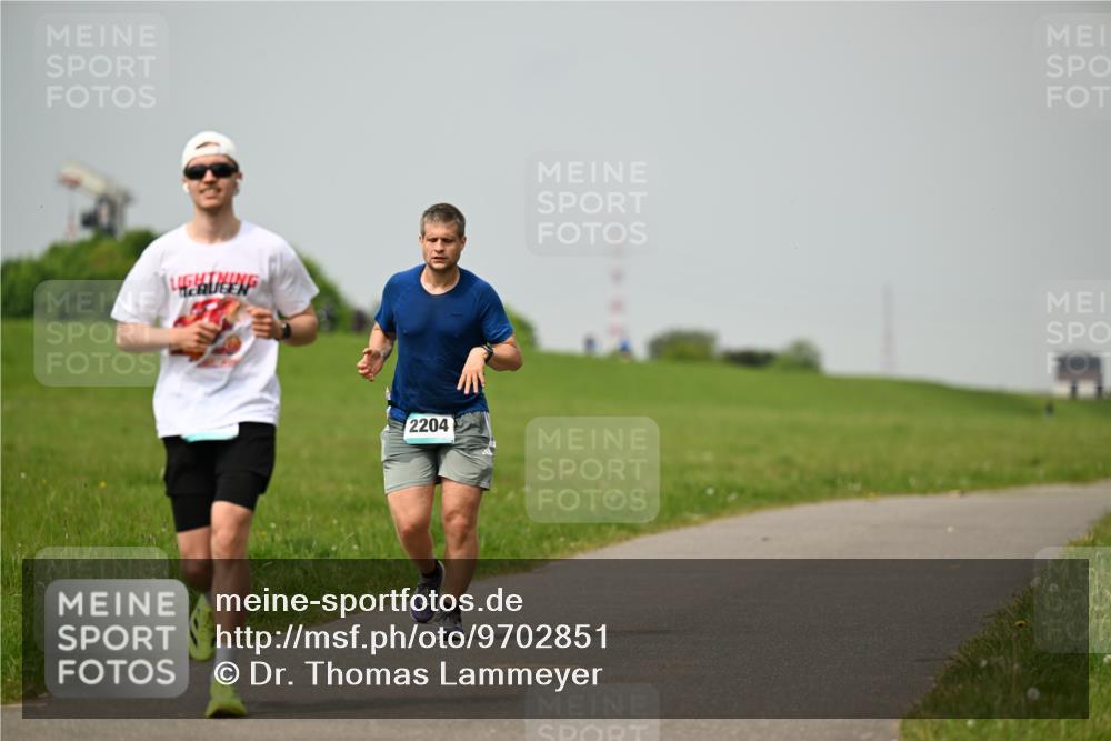 10.05.2026 - 8. Wedeler Halbmarathon Dr. Thomas Lammeyer http://msf.ph/oto/9702851 10.05.2026 11:48:53 Laufen 2204 meine-sportfotos.de
