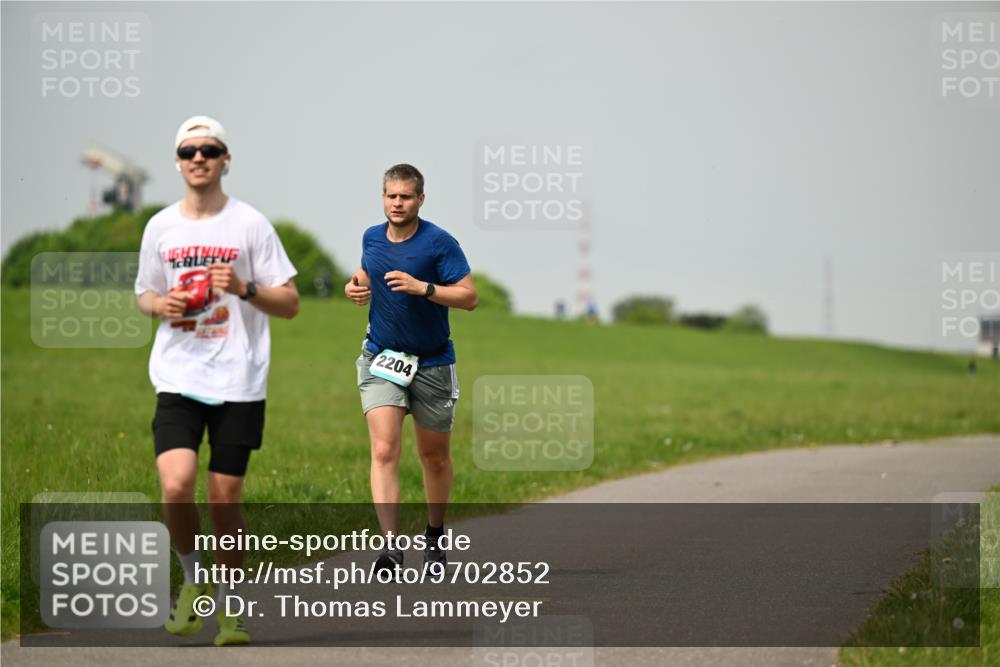 10.05.2026 - 8. Wedeler Halbmarathon Dr. Thomas Lammeyer http://msf.ph/oto/9702852 10.05.2026 11:48:53 Laufen 2204 meine-sportfotos.de