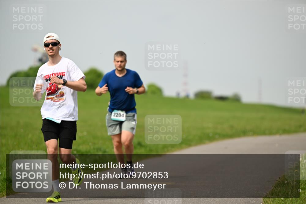 10.05.2026 - 8. Wedeler Halbmarathon Dr. Thomas Lammeyer http://msf.ph/oto/9702853 10.05.2026 11:48:53 Laufen 2204 meine-sportfotos.de
