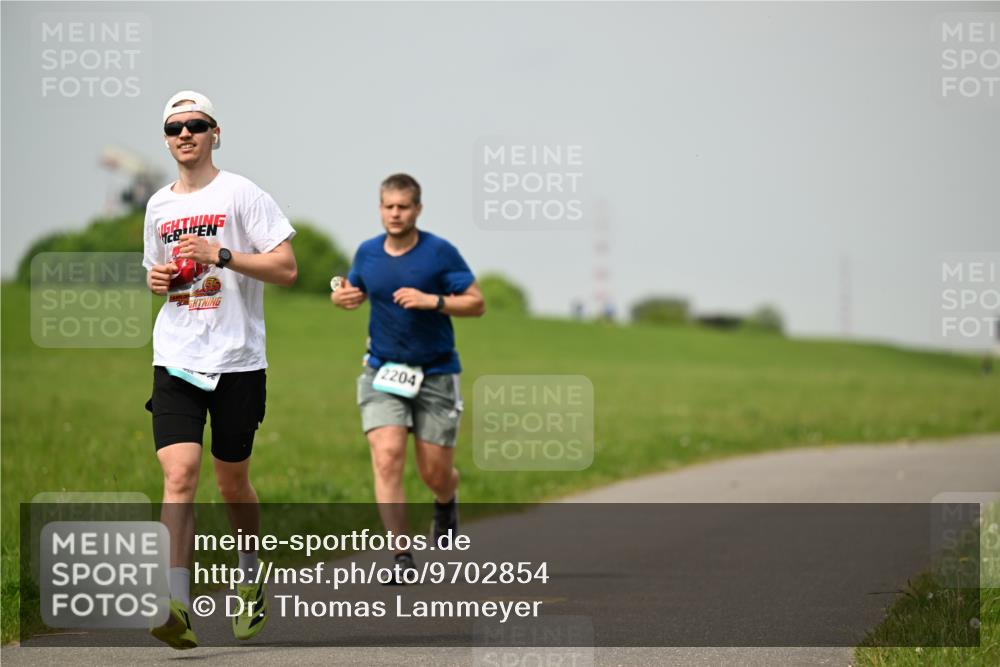 10.05.2026 - 8. Wedeler Halbmarathon Dr. Thomas Lammeyer http://msf.ph/oto/9702854 10.05.2026 11:48:53 Laufen 2204 meine-sportfotos.de