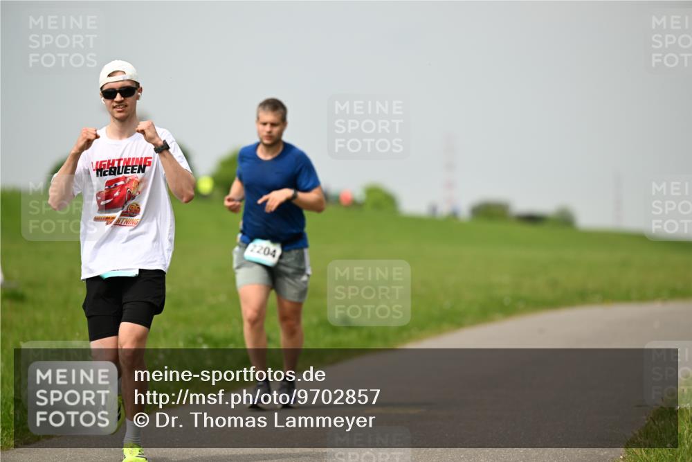 10.05.2026 - 8. Wedeler Halbmarathon Dr. Thomas Lammeyer http://msf.ph/oto/9702857 10.05.2026 11:48:53 Laufen 2204 meine-sportfotos.de