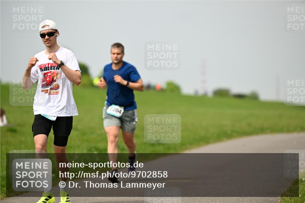 10.05.2026 - 8. Wedeler Halbmarathon Dr. Thomas Lammeyer http://msf.ph/oto/9702858 10.05.2026 11:48:53 Laufen 2204 meine-sportfotos.de