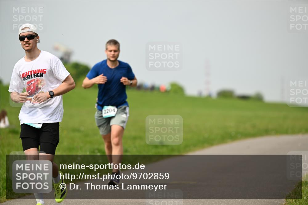 10.05.2026 - 8. Wedeler Halbmarathon Dr. Thomas Lammeyer http://msf.ph/oto/9702859 10.05.2026 11:48:54 Laufen 2204 meine-sportfotos.de
