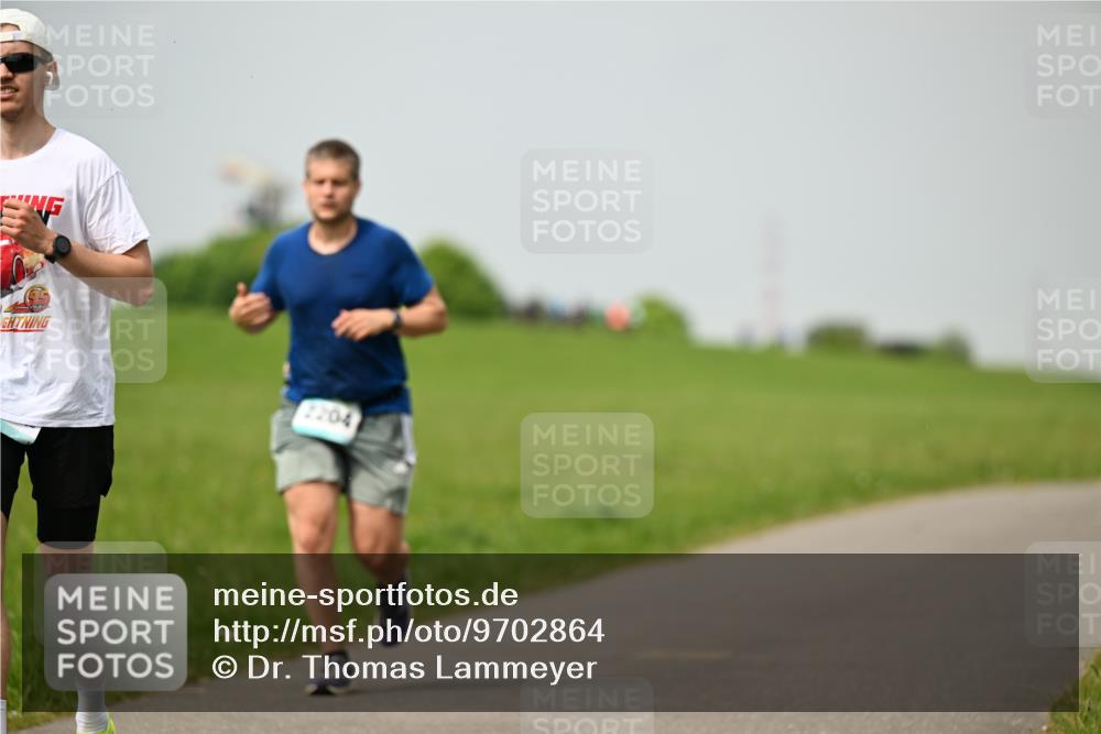 10.05.2026 - 8. Wedeler Halbmarathon Dr. Thomas Lammeyer http://msf.ph/oto/9702864 10.05.2026 11:48:54 Laufen 2204 meine-sportfotos.de