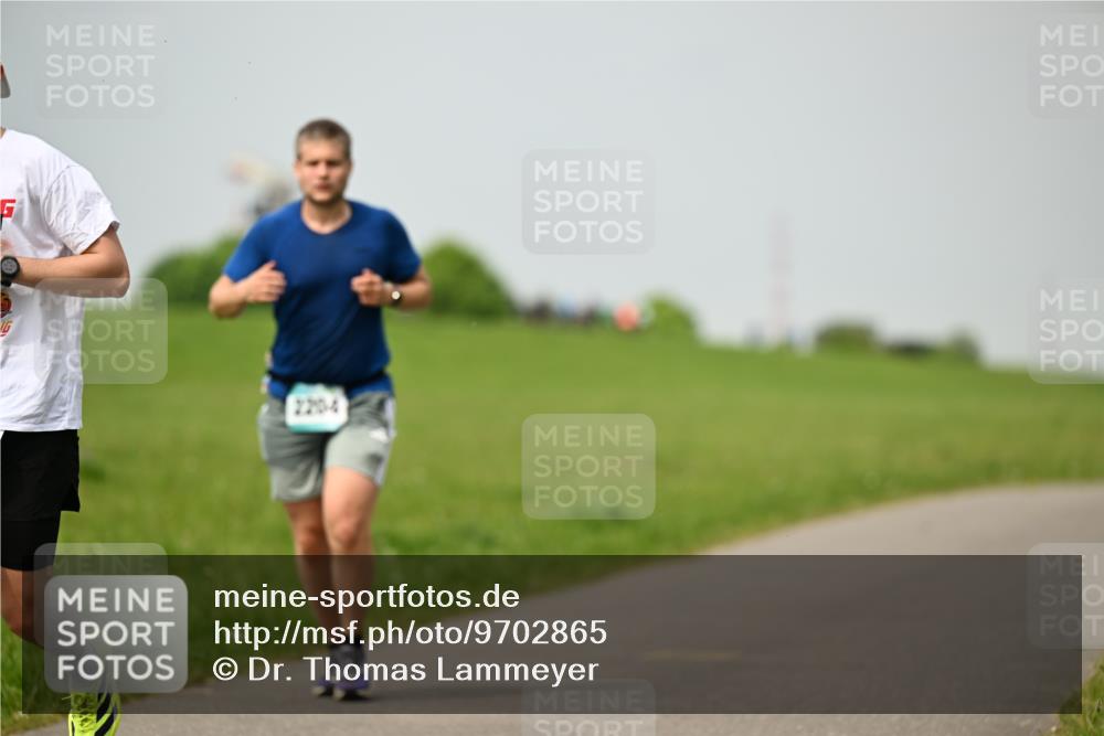10.05.2026 - 8. Wedeler Halbmarathon Dr. Thomas Lammeyer http://msf.ph/oto/9702865 10.05.2026 11:48:54 Laufen 2204 meine-sportfotos.de