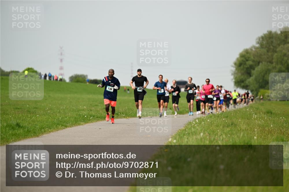 10.05.2026 - 8. Wedeler Halbmarathon Dr. Thomas Lammeyer http://msf.ph/oto/9702871 10.05.2026 11:49:15 Laufen 136 meine-sportfotos.de