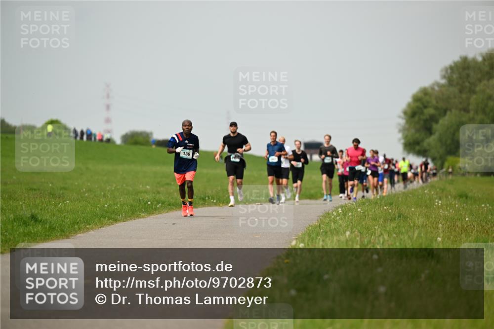10.05.2026 - 8. Wedeler Halbmarathon Dr. Thomas Lammeyer http://msf.ph/oto/9702873 10.05.2026 11:49:15 Laufen 136 meine-sportfotos.de