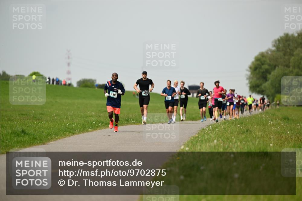 10.05.2026 - 8. Wedeler Halbmarathon Dr. Thomas Lammeyer http://msf.ph/oto/9702875 10.05.2026 11:49:15 Laufen 136 meine-sportfotos.de