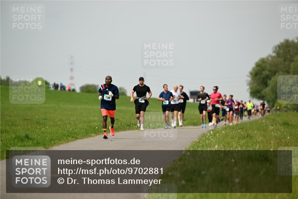 10.05.2026 - 8. Wedeler Halbmarathon Dr. Thomas Lammeyer http://msf.ph/oto/9702881 10.05.2026 11:49:16 Laufen 136 meine-sportfotos.de