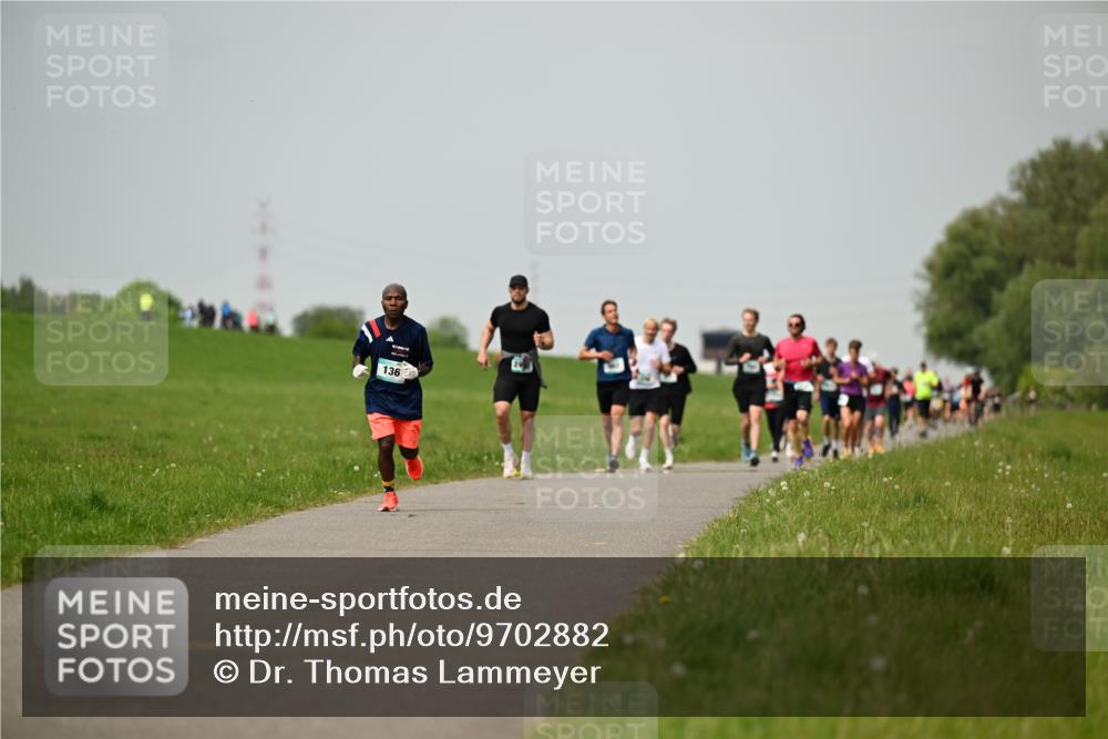 10.05.2026 - 8. Wedeler Halbmarathon Dr. Thomas Lammeyer http://msf.ph/oto/9702882 10.05.2026 11:49:16 Laufen 136 meine-sportfotos.de