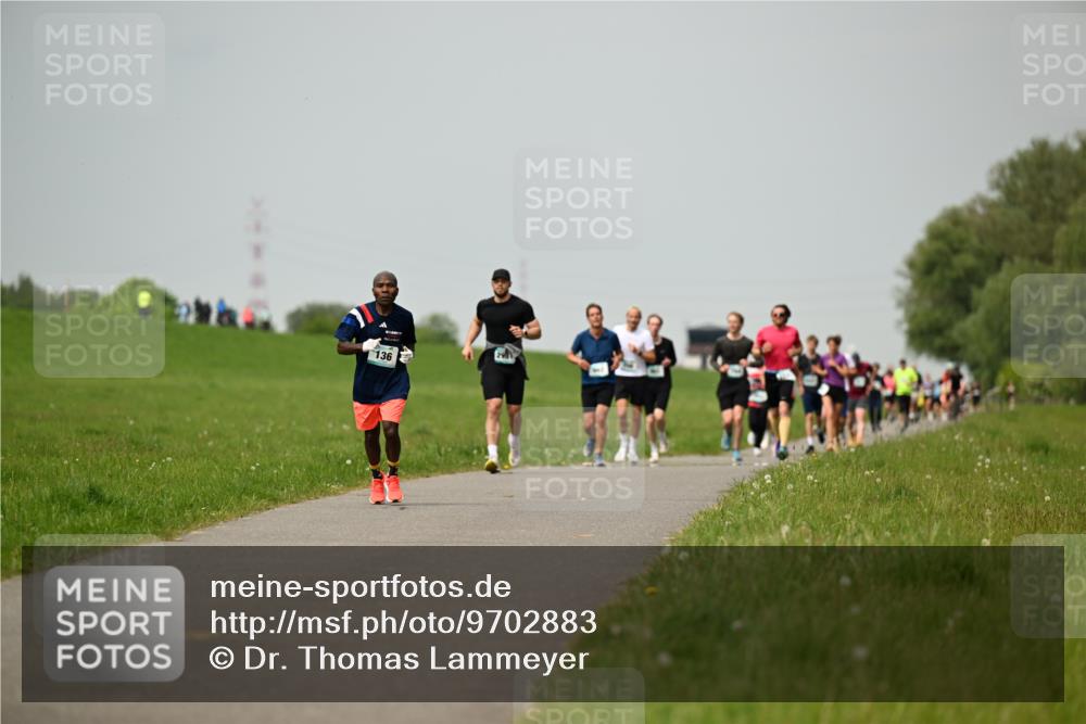 10.05.2026 - 8. Wedeler Halbmarathon Dr. Thomas Lammeyer http://msf.ph/oto/9702883 10.05.2026 11:49:16 Laufen 136 meine-sportfotos.de