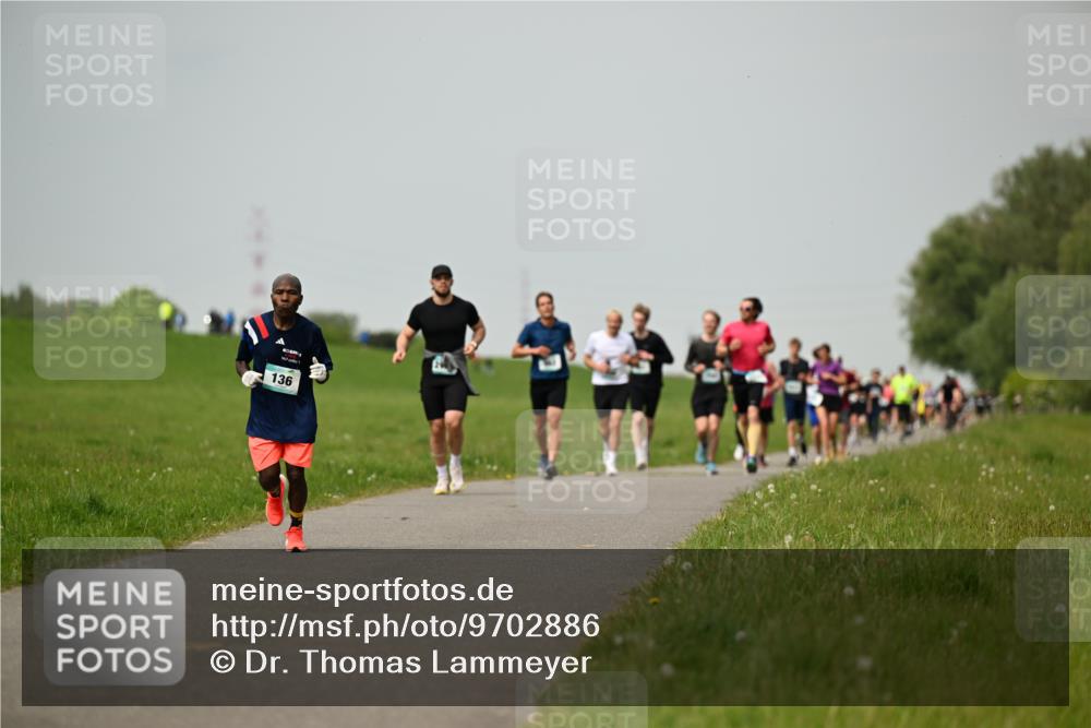 10.05.2026 - 8. Wedeler Halbmarathon Dr. Thomas Lammeyer http://msf.ph/oto/9702886 10.05.2026 11:49:19 Laufen 136 meine-sportfotos.de