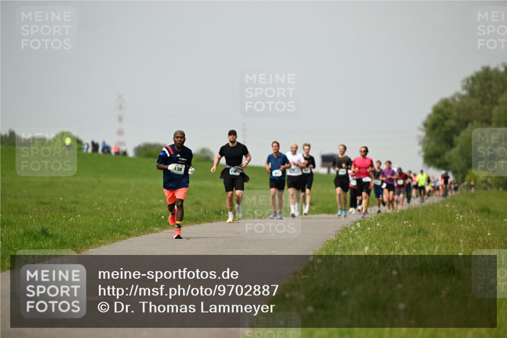 10.05.2026 - 8. Wedeler Halbmarathon Dr. Thomas Lammeyer http://msf.ph/oto/9702887 10.05.2026 11:49:16 Laufen  meine-sportfotos.de