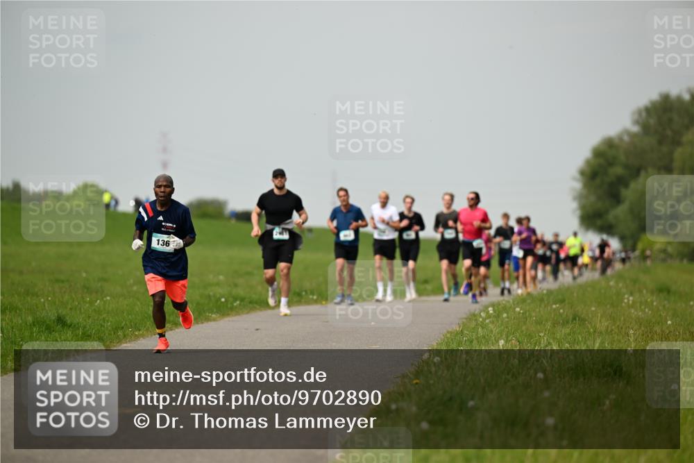 10.05.2026 - 8. Wedeler Halbmarathon Dr. Thomas Lammeyer http://msf.ph/oto/9702890 10.05.2026 11:49:19 Laufen 136 meine-sportfotos.de