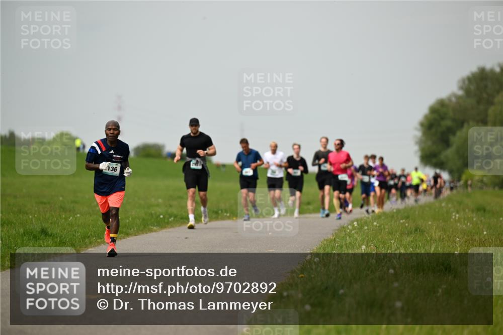 10.05.2026 - 8. Wedeler Halbmarathon Dr. Thomas Lammeyer http://msf.ph/oto/9702892 10.05.2026 11:49:19 Laufen 136 meine-sportfotos.de