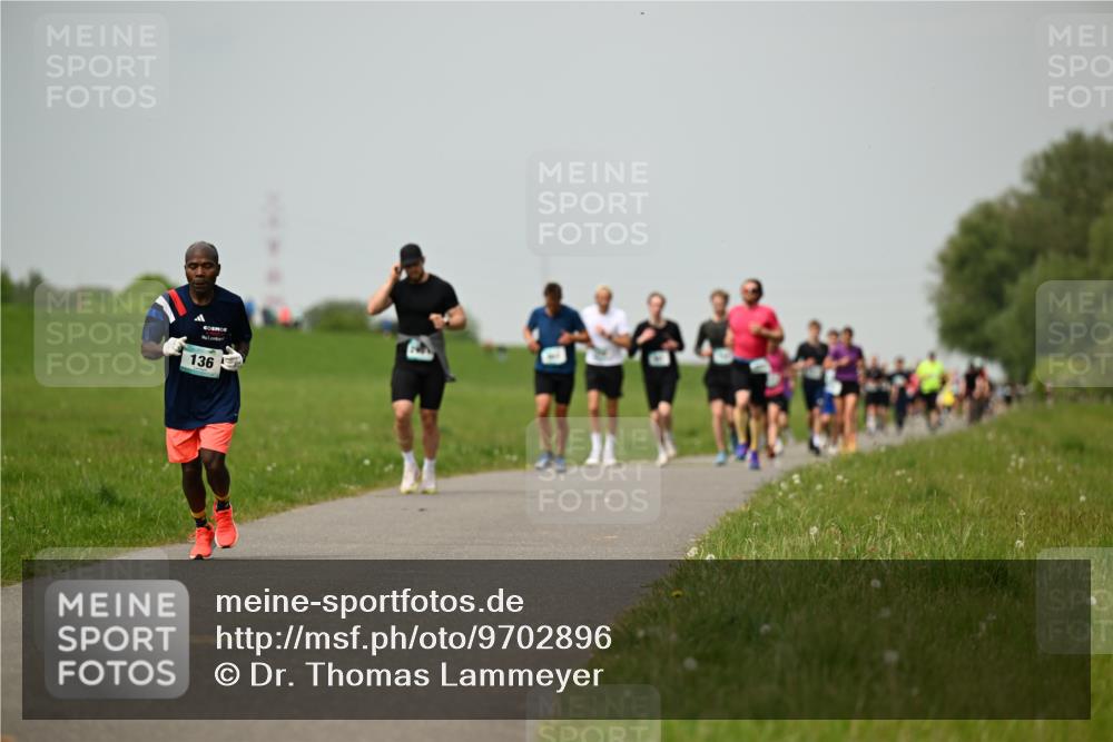 10.05.2026 - 8. Wedeler Halbmarathon Dr. Thomas Lammeyer http://msf.ph/oto/9702896 10.05.2026 11:49:20 Laufen 136 meine-sportfotos.de