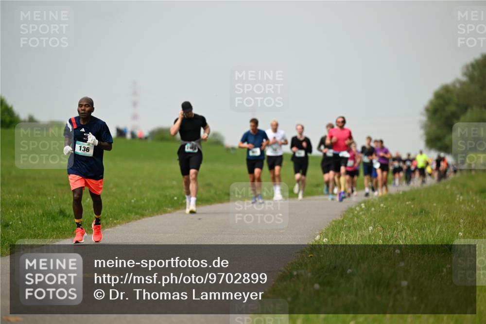 10.05.2026 - 8. Wedeler Halbmarathon Dr. Thomas Lammeyer http://msf.ph/oto/9702899 10.05.2026 11:49:20 Laufen 136 meine-sportfotos.de
