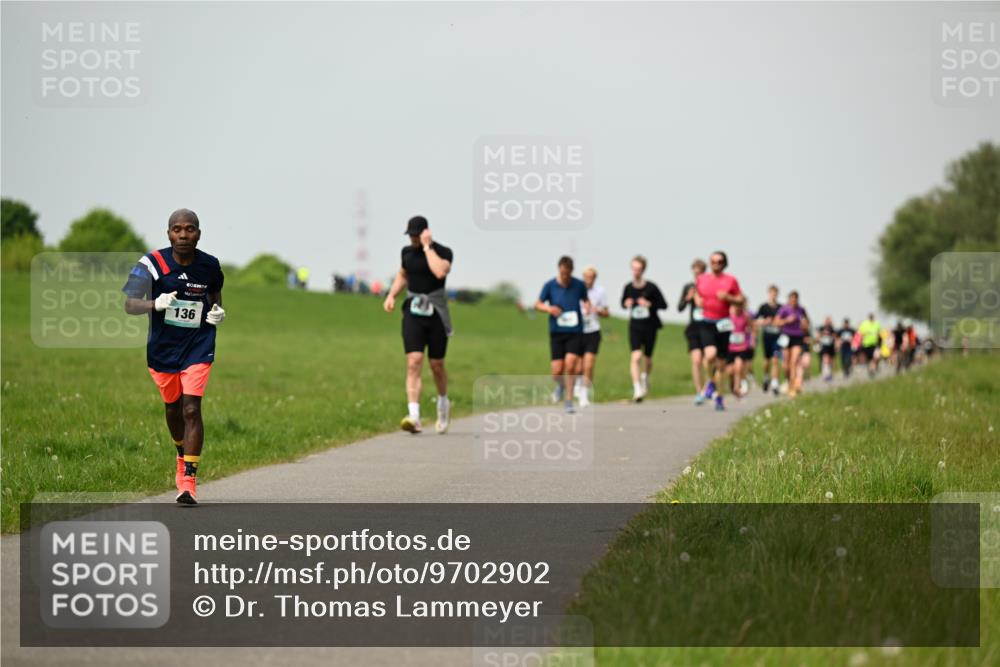 10.05.2026 - 8. Wedeler Halbmarathon Dr. Thomas Lammeyer http://msf.ph/oto/9702902 10.05.2026 11:49:21 Laufen 136 meine-sportfotos.de
