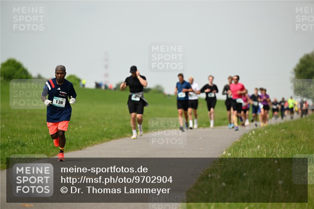 10.05.2026 - 8. Wedeler Halbmarathon Dr. Thomas Lammeyer http://msf.ph/oto/9702904 10.05.2026 11:49:21 Laufen 136 meine-sportfotos.de