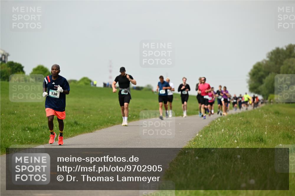 10.05.2026 - 8. Wedeler Halbmarathon Dr. Thomas Lammeyer http://msf.ph/oto/9702905 10.05.2026 11:49:21 Laufen 136 meine-sportfotos.de