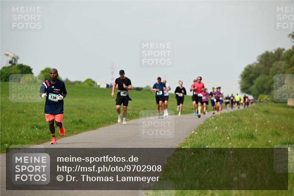 10.05.2026 - 8. Wedeler Halbmarathon Dr. Thomas Lammeyer http://msf.ph/oto/9702908 10.05.2026 11:49:22 Laufen 136 meine-sportfotos.de