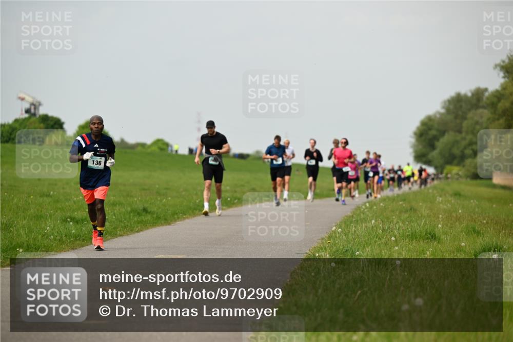 10.05.2026 - 8. Wedeler Halbmarathon Dr. Thomas Lammeyer http://msf.ph/oto/9702909 10.05.2026 11:49:22 Laufen 136 meine-sportfotos.de