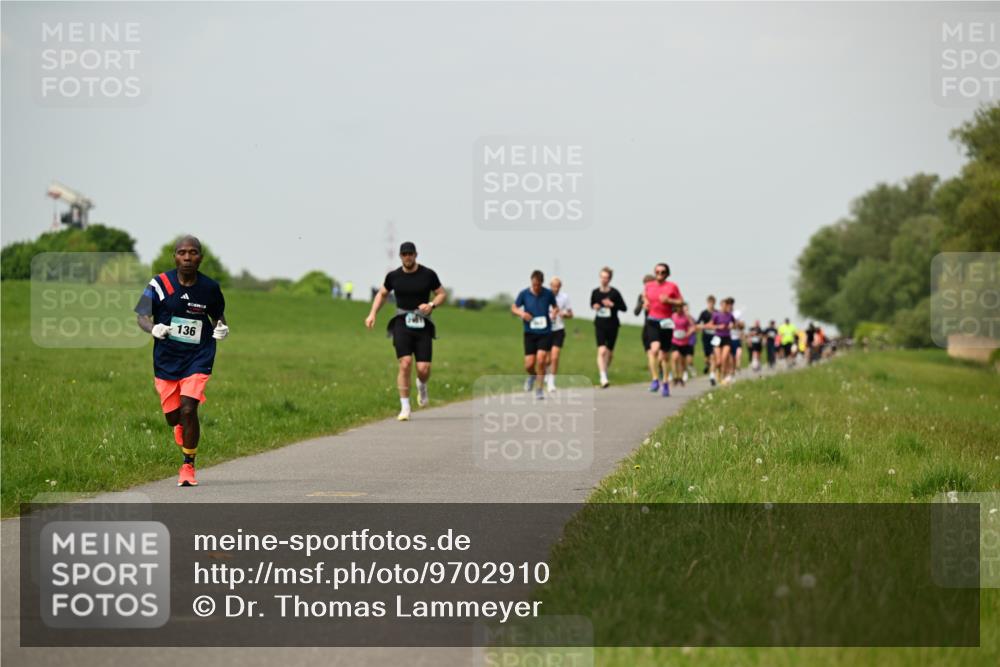 10.05.2026 - 8. Wedeler Halbmarathon Dr. Thomas Lammeyer http://msf.ph/oto/9702910 10.05.2026 11:49:22 Laufen 136 meine-sportfotos.de