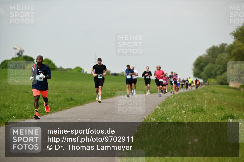 10.05.2026 - 8. Wedeler Halbmarathon Dr. Thomas Lammeyer http://msf.ph/oto/9702911 10.05.2026 11:49:22 Laufen 136 meine-sportfotos.de