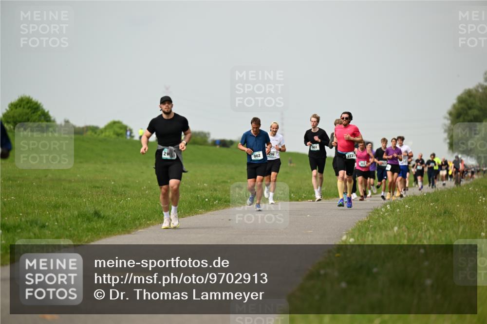 10.05.2026 - 8. Wedeler Halbmarathon Dr. Thomas Lammeyer http://msf.ph/oto/9702913 10.05.2026 11:49:23 Laufen 962, 299, 901, 2231 meine-sportfotos.de