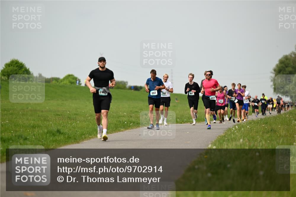 10.05.2026 - 8. Wedeler Halbmarathon Dr. Thomas Lammeyer http://msf.ph/oto/9702914 10.05.2026 11:49:23 Laufen 962, 299, 901, 2231, 452, 021 meine-sportfotos.de