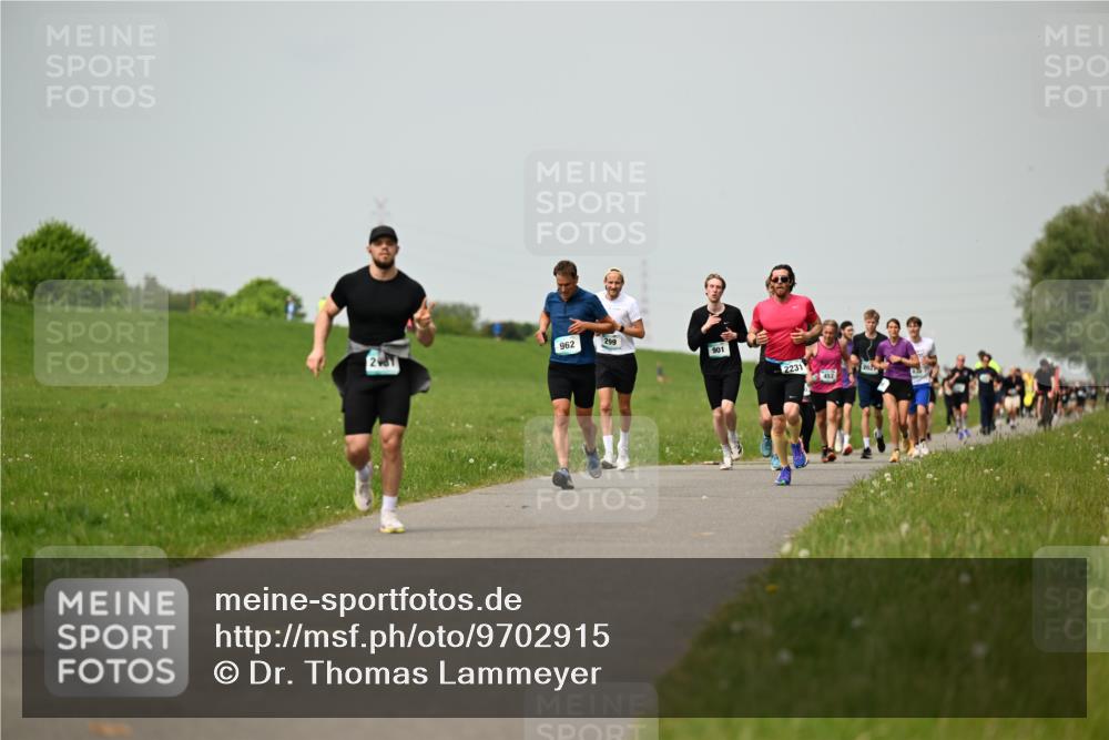 10.05.2026 - 8. Wedeler Halbmarathon Dr. Thomas Lammeyer http://msf.ph/oto/9702915 10.05.2026 11:49:23 Laufen 962, 299, 901, 2231, 452 meine-sportfotos.de