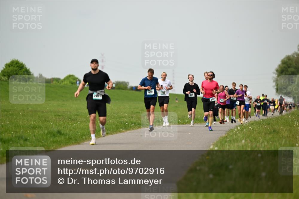 10.05.2026 - 8. Wedeler Halbmarathon Dr. Thomas Lammeyer http://msf.ph/oto/9702916 10.05.2026 11:49:23 Laufen 962, 299, 901, 2231 meine-sportfotos.de