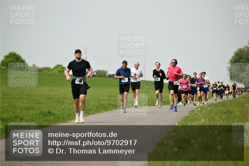 10.05.2026 - 8. Wedeler Halbmarathon Dr. Thomas Lammeyer http://msf.ph/oto/9702917 10.05.2026 11:49:23 Laufen 962, 299, 901, 2231, 452 meine-sportfotos.de