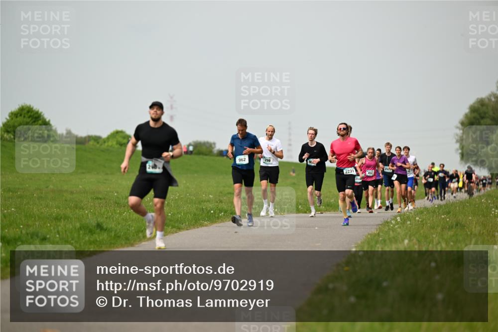 10.05.2026 - 8. Wedeler Halbmarathon Dr. Thomas Lammeyer http://msf.ph/oto/9702919 10.05.2026 11:49:24 Laufen 962, 299, 2231, 202, 452 meine-sportfotos.de