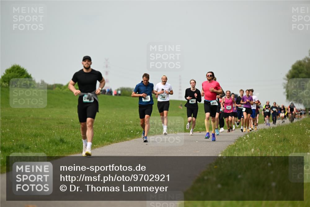 10.05.2026 - 8. Wedeler Halbmarathon Dr. Thomas Lammeyer http://msf.ph/oto/9702921 10.05.2026 11:49:24 Laufen 962, 901, 2231, 452 meine-sportfotos.de