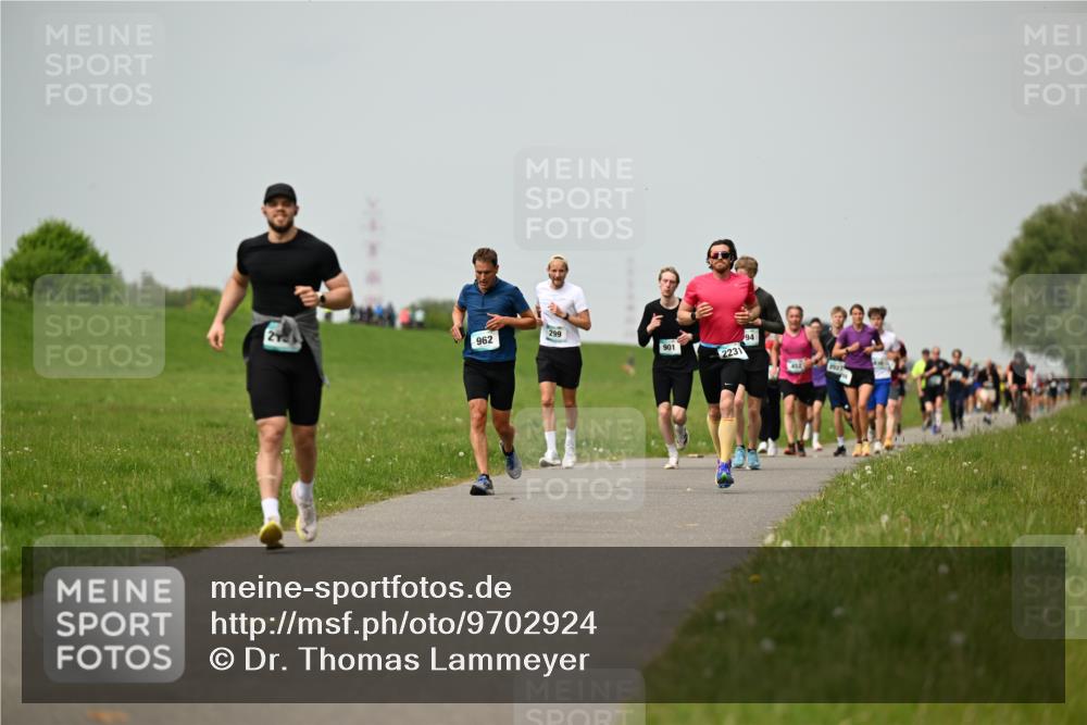 10.05.2026 - 8. Wedeler Halbmarathon Dr. Thomas Lammeyer http://msf.ph/oto/9702924 10.05.2026 11:49:25 Laufen 299, 962, 901, 2231 meine-sportfotos.de