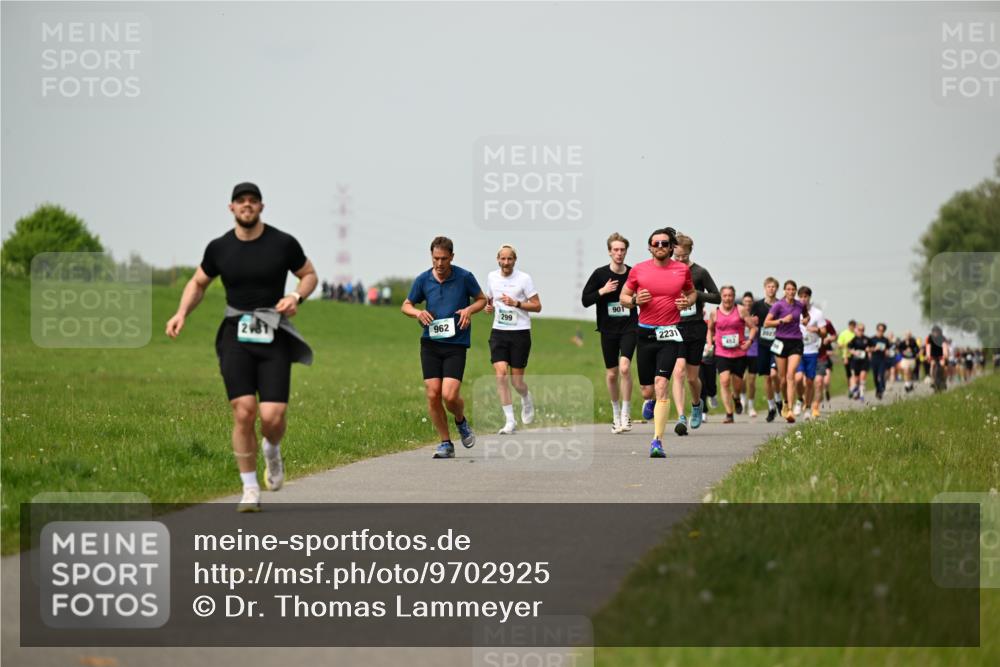 10.05.2026 - 8. Wedeler Halbmarathon Dr. Thomas Lammeyer http://msf.ph/oto/9702925 10.05.2026 11:49:25 Laufen 281, 962, 299, 901, 2231 meine-sportfotos.de