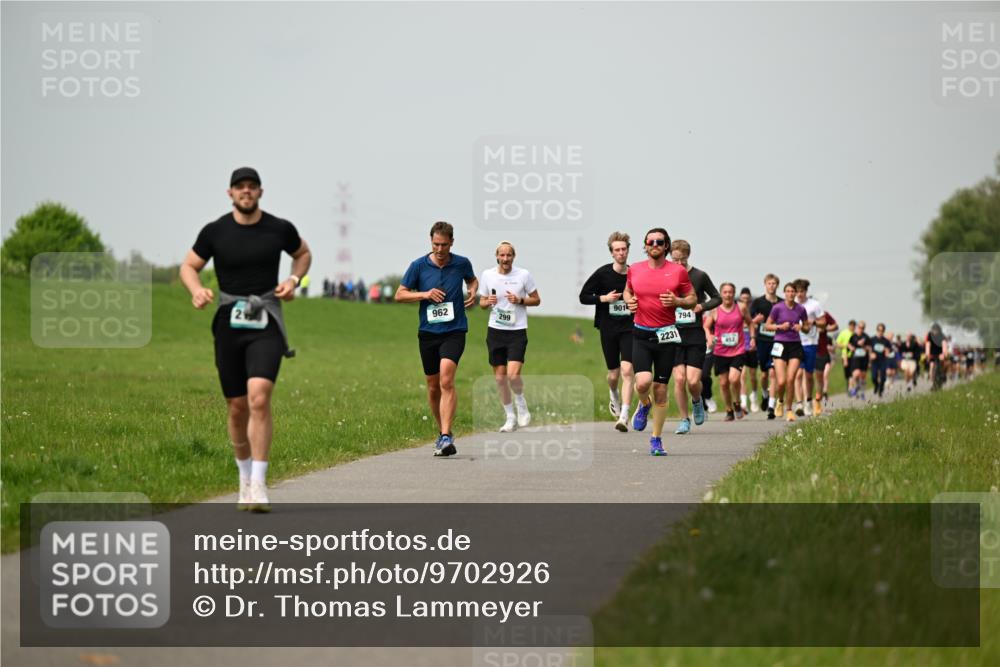 10.05.2026 - 8. Wedeler Halbmarathon Dr. Thomas Lammeyer http://msf.ph/oto/9702926 10.05.2026 11:49:25 Laufen 962, 901, 299, 794, 2231 meine-sportfotos.de