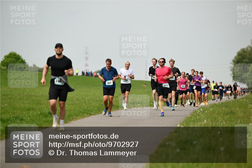 10.05.2026 - 8. Wedeler Halbmarathon Dr. Thomas Lammeyer http://msf.ph/oto/9702927 10.05.2026 11:49:25 Laufen 299, 962, 2231, 452, 2027 meine-sportfotos.de
