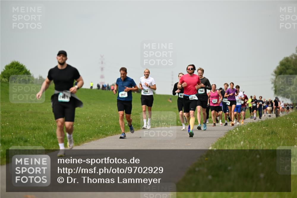 10.05.2026 - 8. Wedeler Halbmarathon Dr. Thomas Lammeyer http://msf.ph/oto/9702929 10.05.2026 11:49:25 Laufen 299, 962, 2231, 794, 452, 2027 meine-sportfotos.de