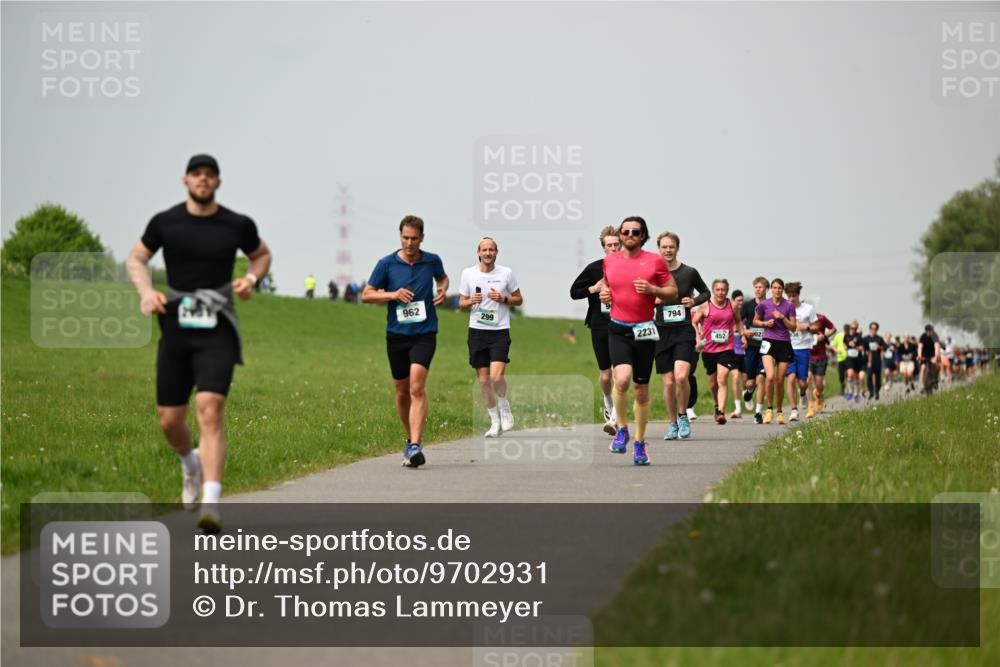10.05.2026 - 8. Wedeler Halbmarathon Dr. Thomas Lammeyer http://msf.ph/oto/9702931 10.05.2026 11:49:26 Laufen 962, 299, 2231, 794, 452 meine-sportfotos.de