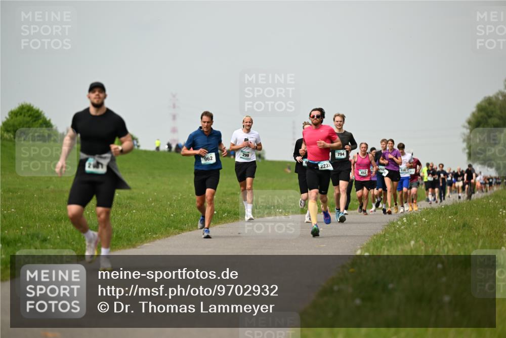 10.05.2026 - 8. Wedeler Halbmarathon Dr. Thomas Lammeyer http://msf.ph/oto/9702932 10.05.2026 11:49:26 Laufen 299, 962, 2231, 794, 452, 202 meine-sportfotos.de