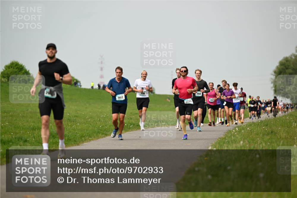 10.05.2026 - 8. Wedeler Halbmarathon Dr. Thomas Lammeyer http://msf.ph/oto/9702933 10.05.2026 11:49:26 Laufen 2231 meine-sportfotos.de