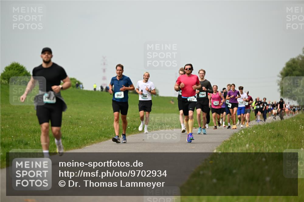 10.05.2026 - 8. Wedeler Halbmarathon Dr. Thomas Lammeyer http://msf.ph/oto/9702934 10.05.2026 11:49:26 Laufen 962, 299, 794, 2231, 452, 202, 830, 452 meine-sportfotos.de