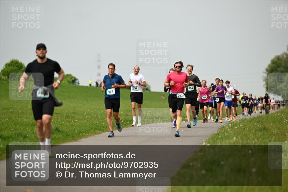 10.05.2026 - 8. Wedeler Halbmarathon Dr. Thomas Lammeyer http://msf.ph/oto/9702935 10.05.2026 11:49:26 Laufen 299, 962, 2231, 794, 452 meine-sportfotos.de